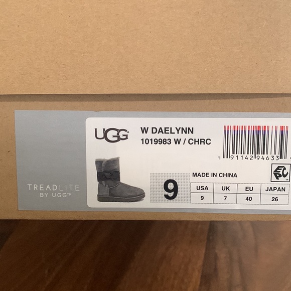 Ugg Daelynn Boot - Picture 9 of 9